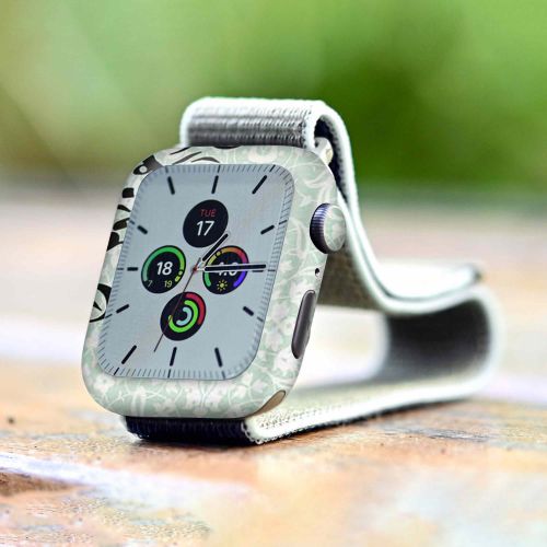Apple_Watch 5 (40mm)_Nastaliq_3_4